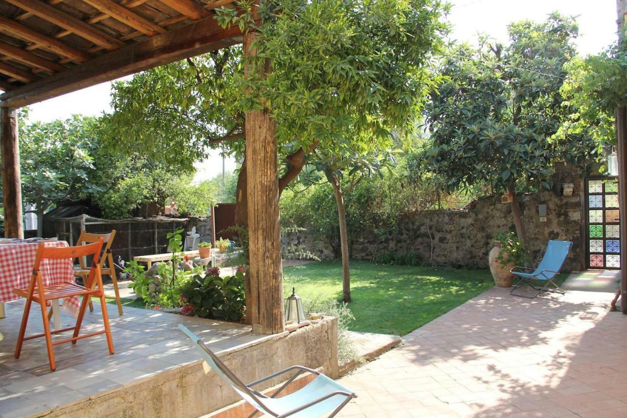 Villa Il Pozzo e l'Ulivo - just 200 meters from the Metro - à Catane Extérieur photo